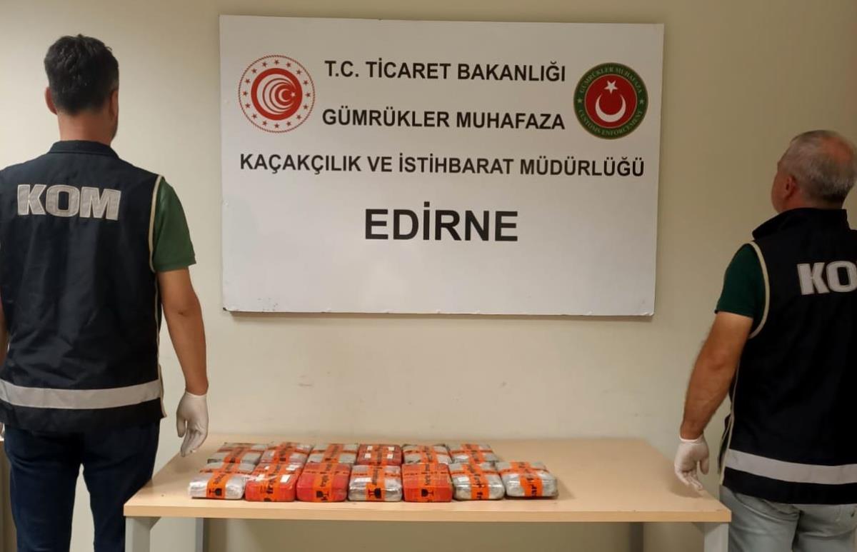Edirne'de bir tırda 15 kilo 250 gram kokain ele geçirildi