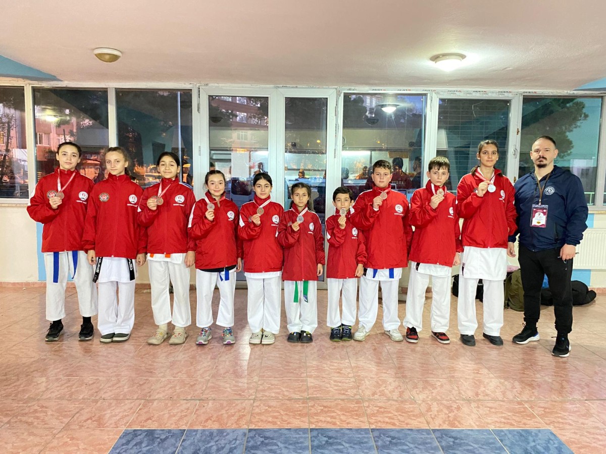 Fatih Kutlu Karate Kulübü madalyalarla döndü