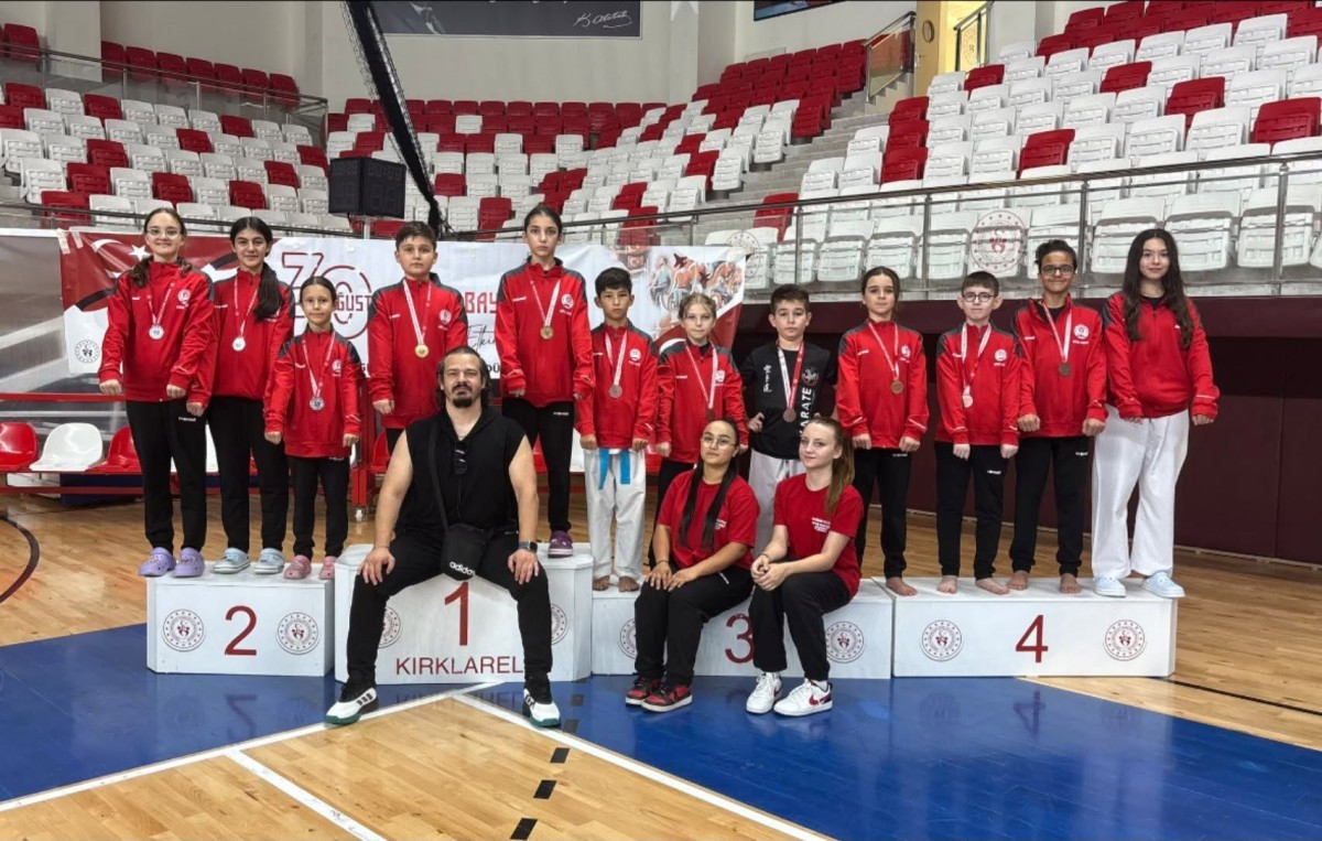 Edirne Kutlu Spor Kulübü Karate Takımı Kırklareli’nden 14 Madalyayla Döndü