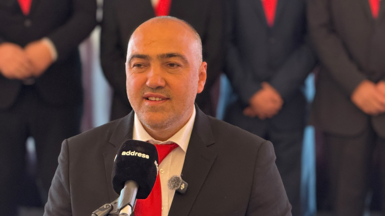 KÜRSÜDEN SANDIĞA: KURBAN EKİBİNİ TANITTI